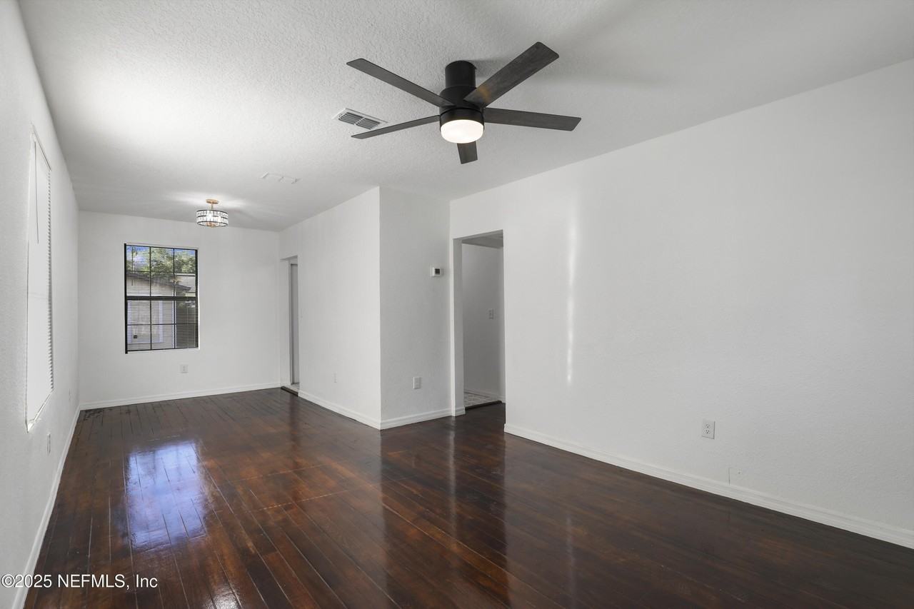 5246 Sunderland Rd - Photo 2 of 38