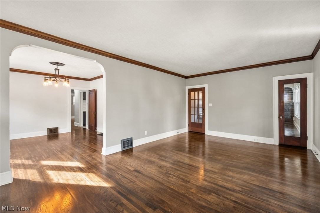 14521 Garfield Ave - Photo 4 of 30