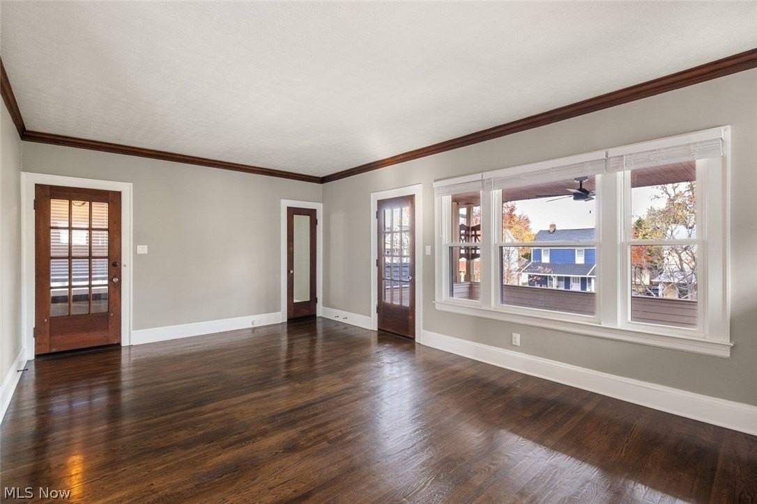 14521 Garfield Ave - Photo 5 of 30