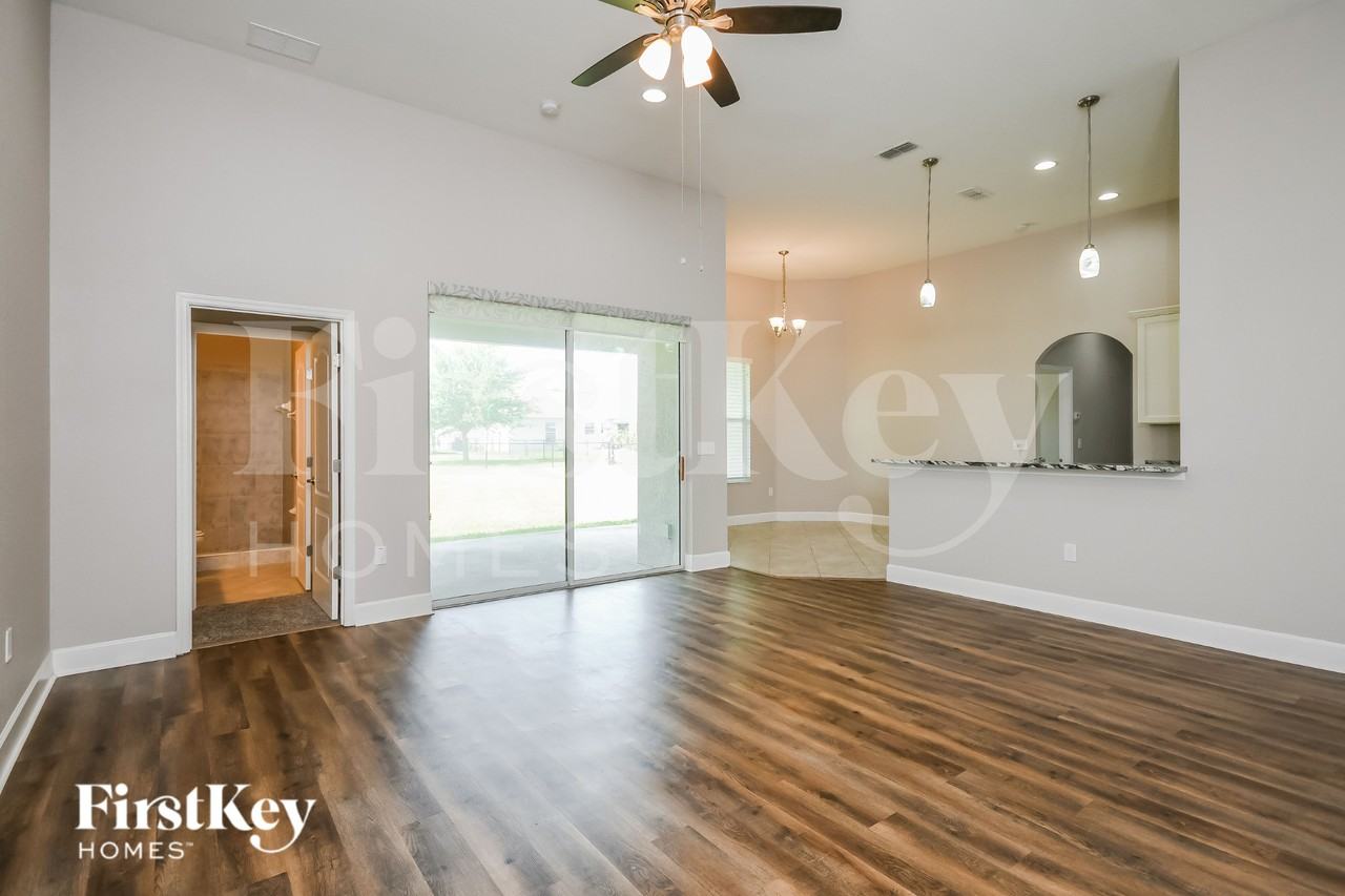 321 Lake Mariana Pl - Photo 3 of 16