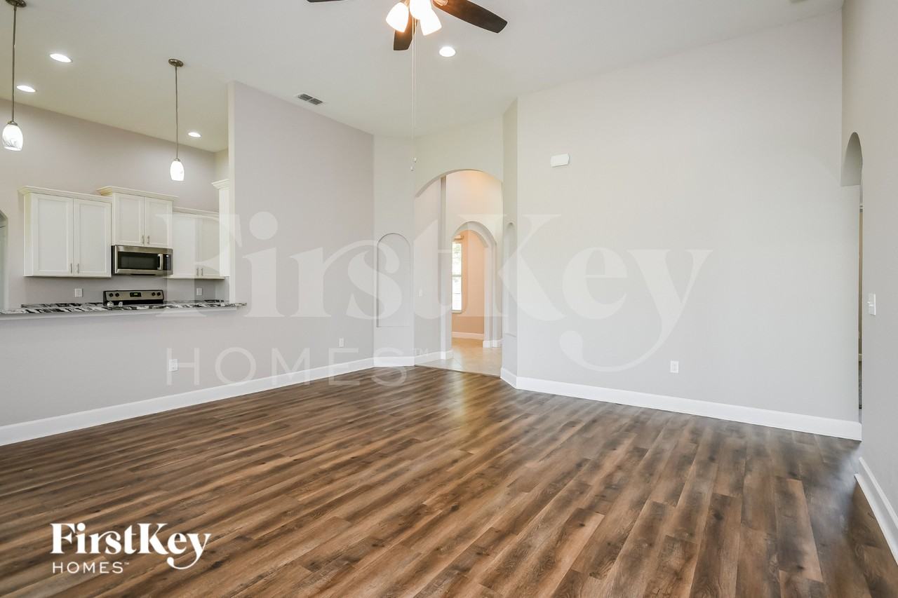 321 Lake Mariana Pl - Photo 4 of 16