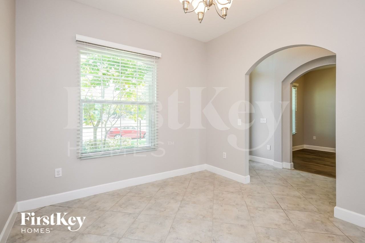 321 Lake Mariana Pl - Photo 5 of 16