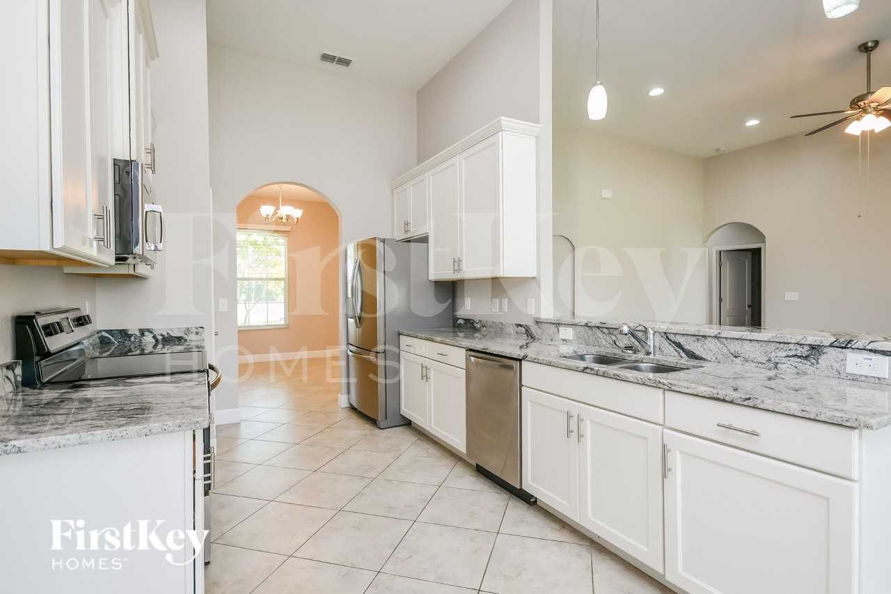 321 Lake Mariana Pl - Photo 7 of 16