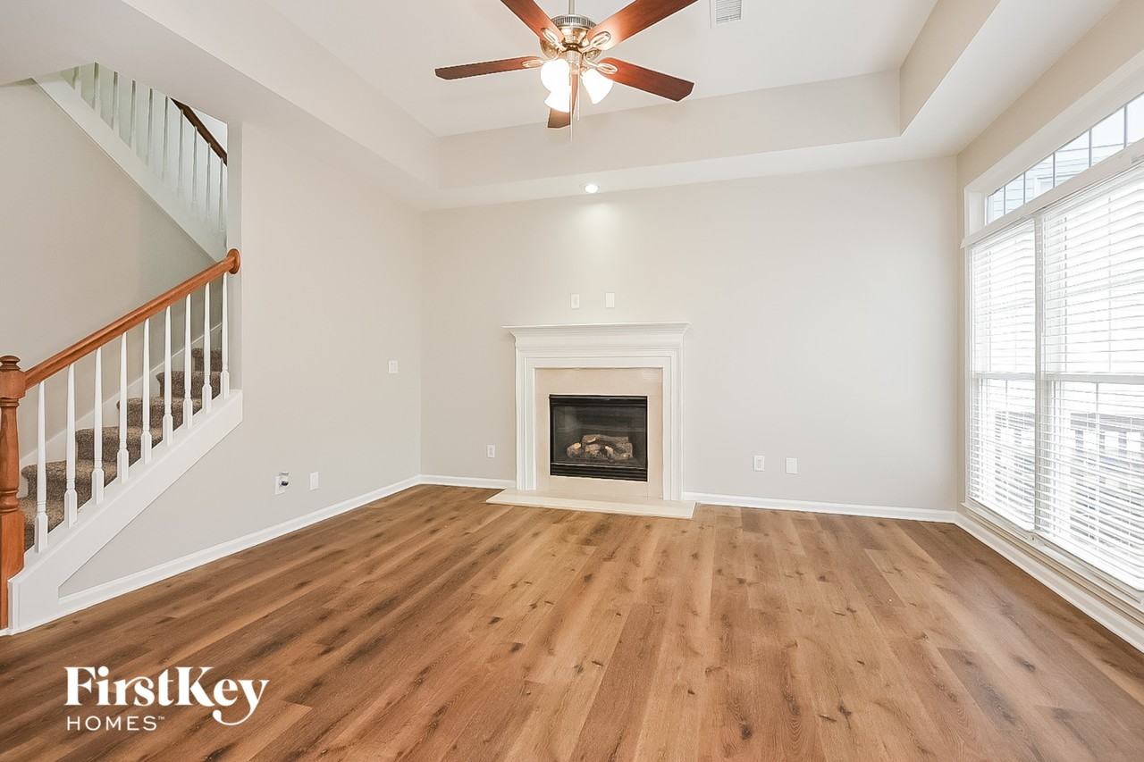 112 Market Ln - Photo 2 of 15