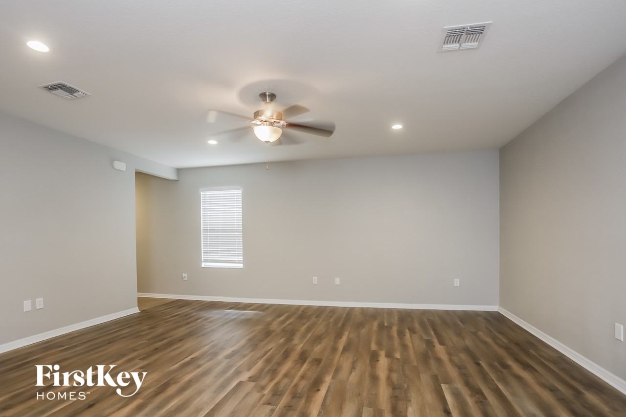 7402 Indigo Oasis Ct - Photo 2 of 15