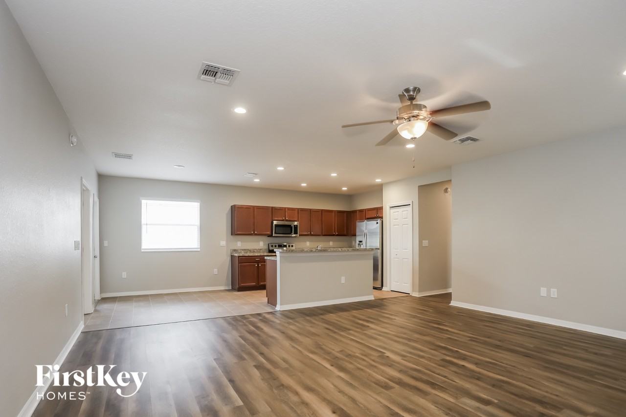 7402 Indigo Oasis Ct - Photo 3 of 15