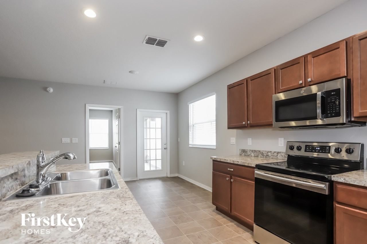 7402 Indigo Oasis Ct - Photo 5 of 15