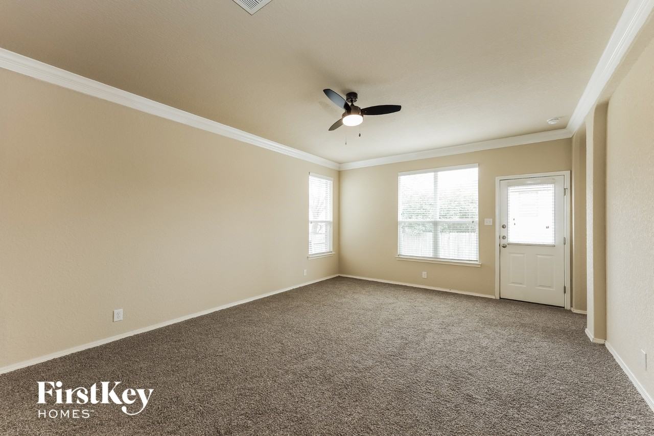 10834 Mustang Oak Dr - Photo 3 of 15