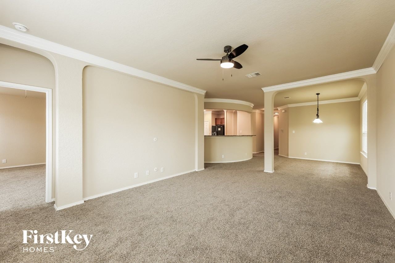 10834 Mustang Oak Dr - Photo 4 of 15