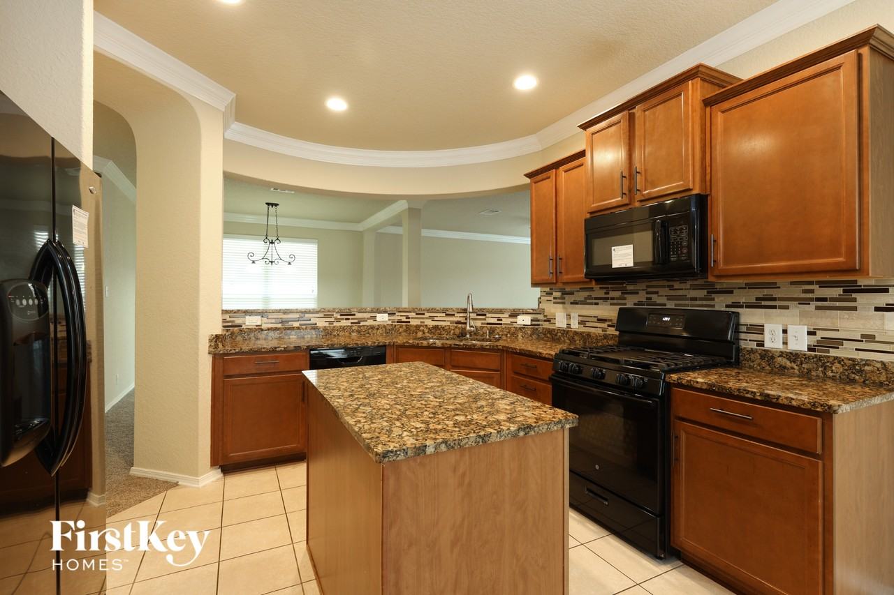 10834 Mustang Oak Dr - Photo 5 of 15