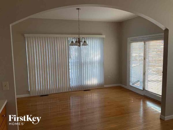 700 Meadow Cliff Dr - Photo 3 of 12