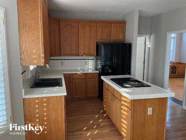 700 Meadow Cliff Dr - Photo 5 of 12