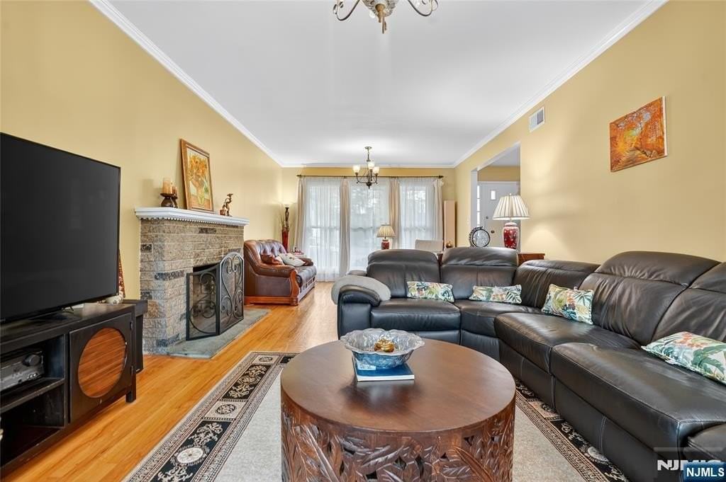 16 Greentree Ter - Photo 4 of 24