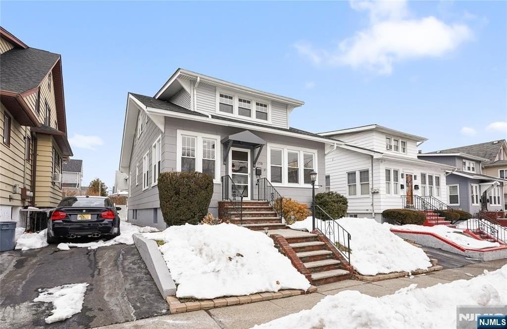 170 4th St - Photo 3 of 36