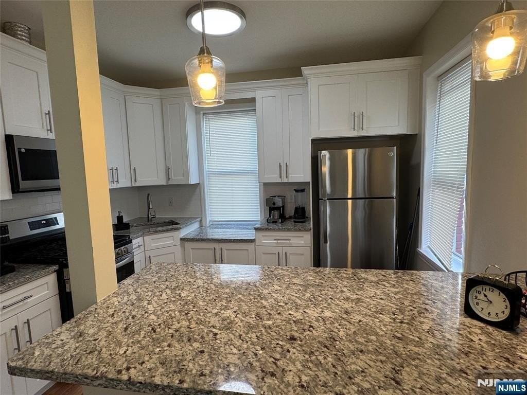 523 Grand Ave Apt 1r - Photo 3 of 17