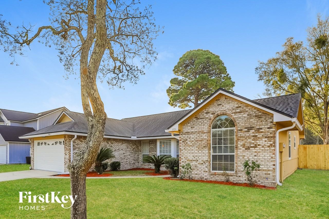 8726 Bandera Cir S - Photo 3 of 15