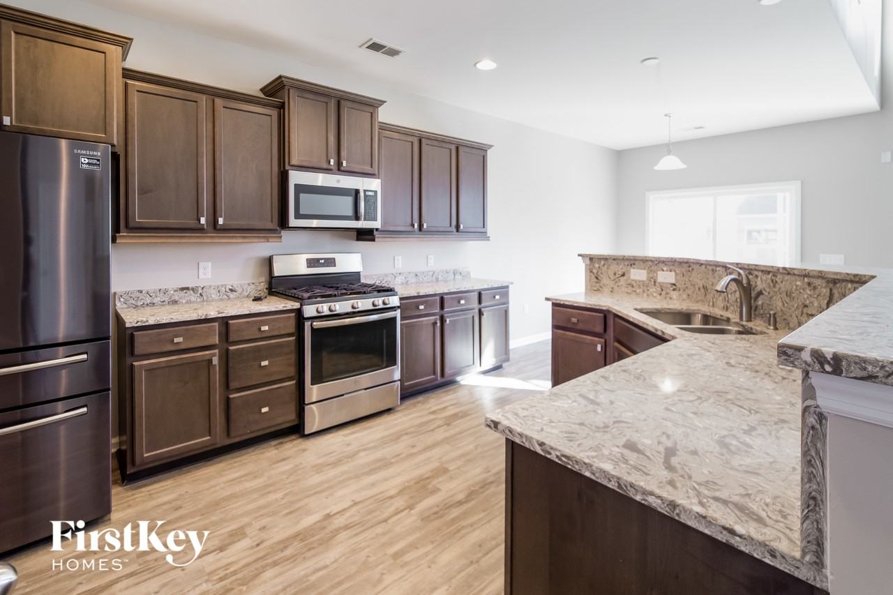 521 Lateleaf Dr - Photo 7 of 15