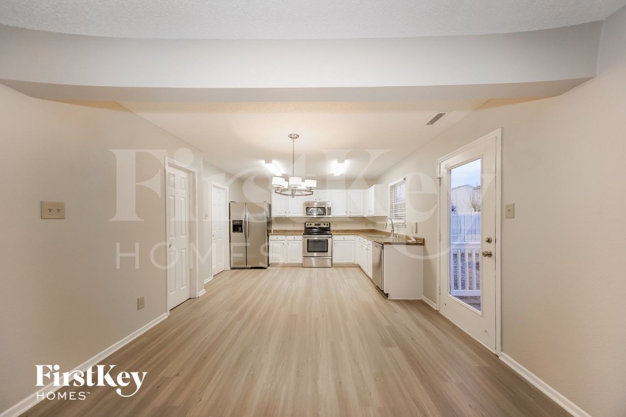 10814 Albertson Dr - Photo 4 of 15