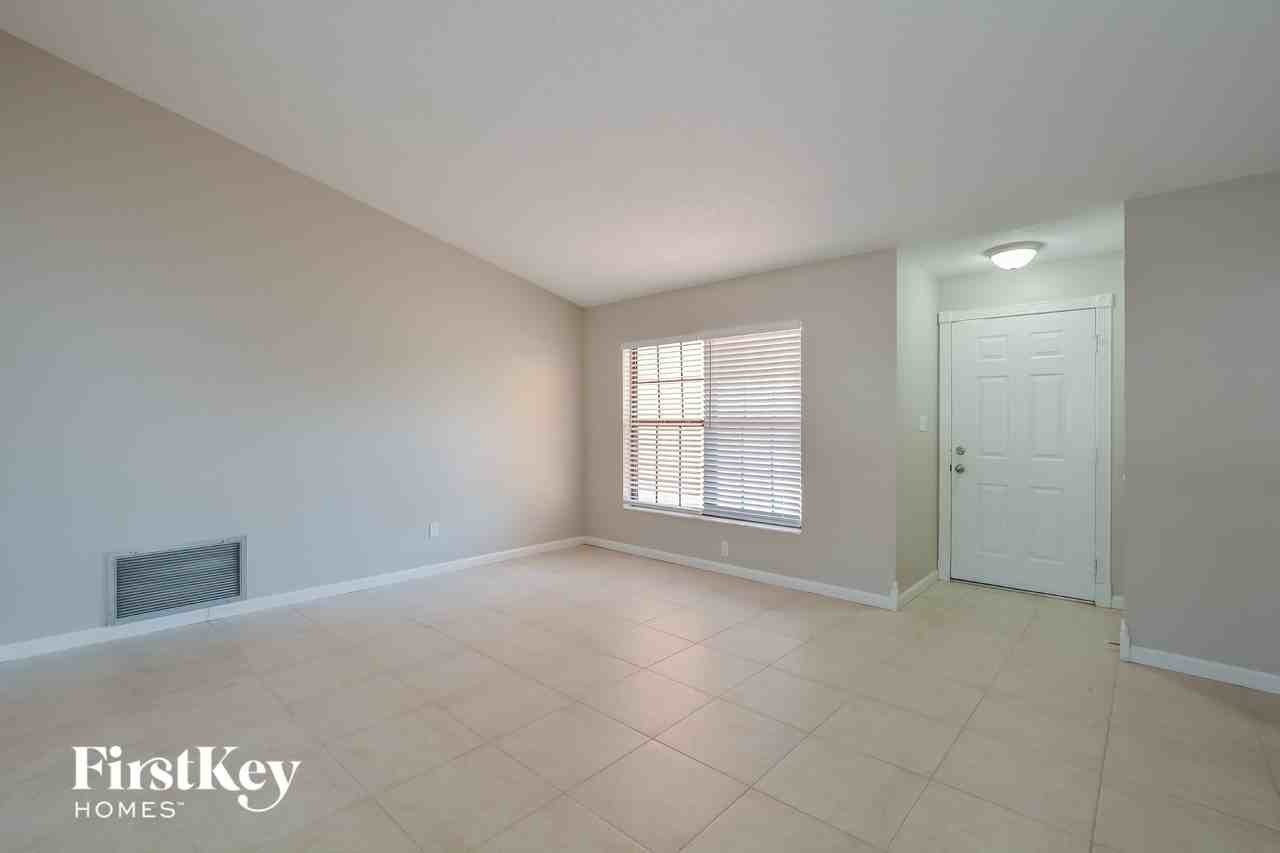 1075 Shaffer Trl - Photo 3 of 15