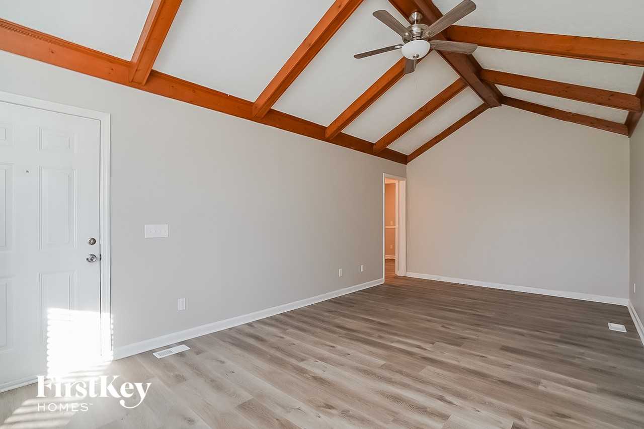 391 Albright Ln - Photo 3 of 15