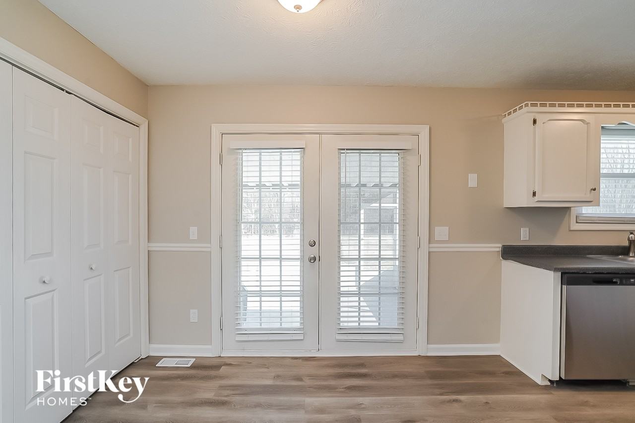 391 Albright Ln - Photo 5 of 15