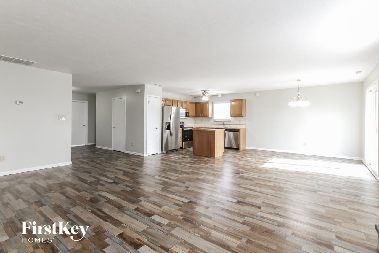 8659 Eagles Nest Dr - Photo 3 of 15