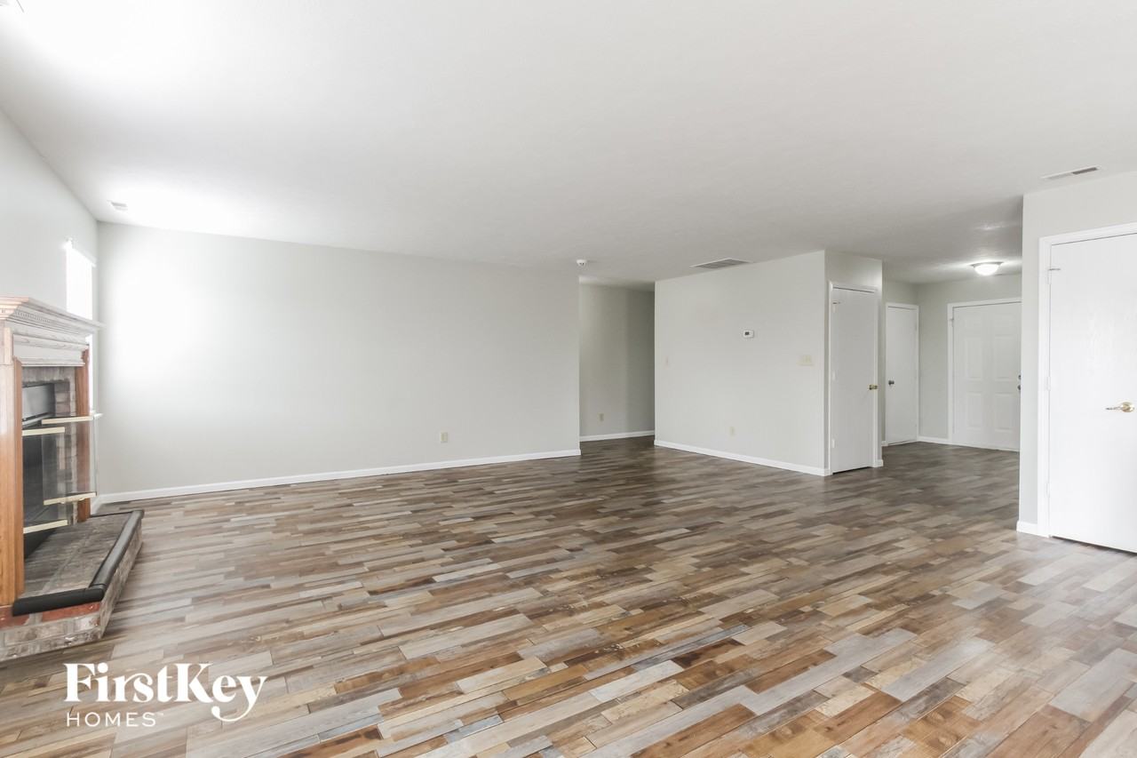 8659 Eagles Nest Dr - Photo 5 of 15