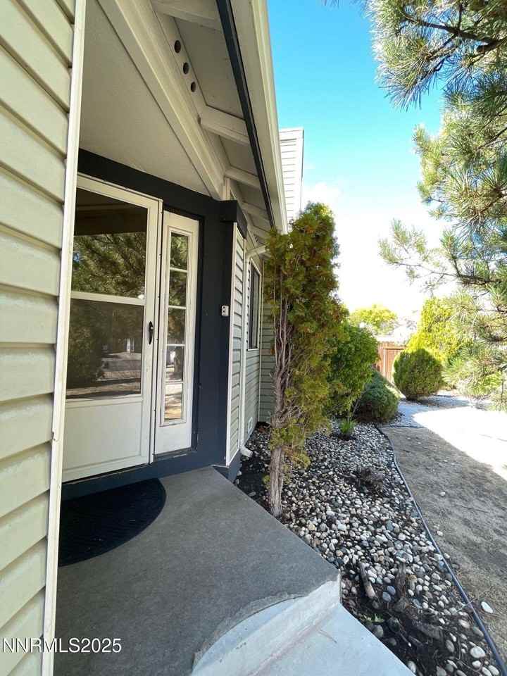 1785 Shadow Park Dr - Photo 2 of 19