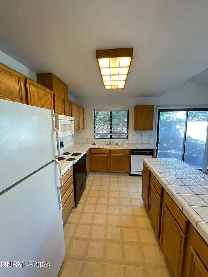 1785 Shadow Park Dr - Photo 5 of 19