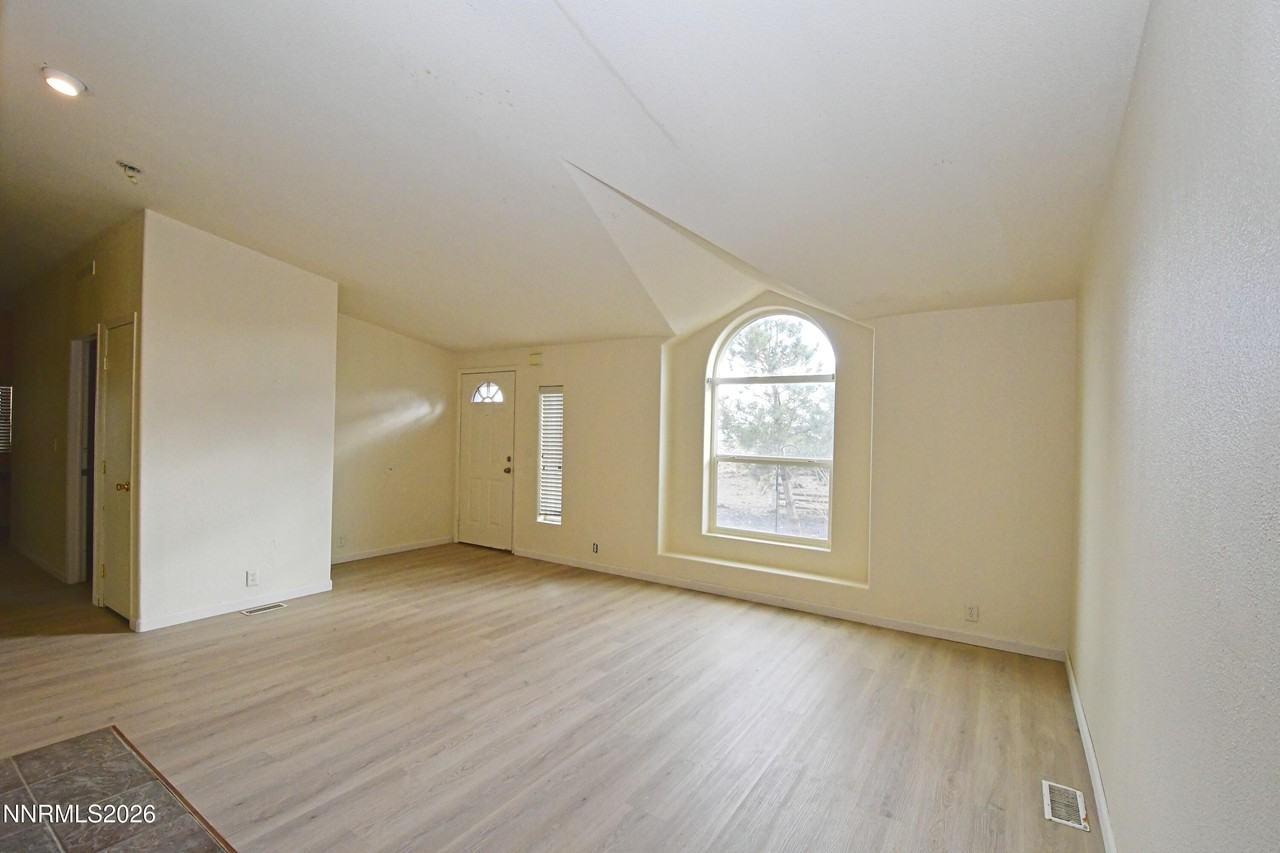 10740 Geurts Ln - Photo 2 of 34