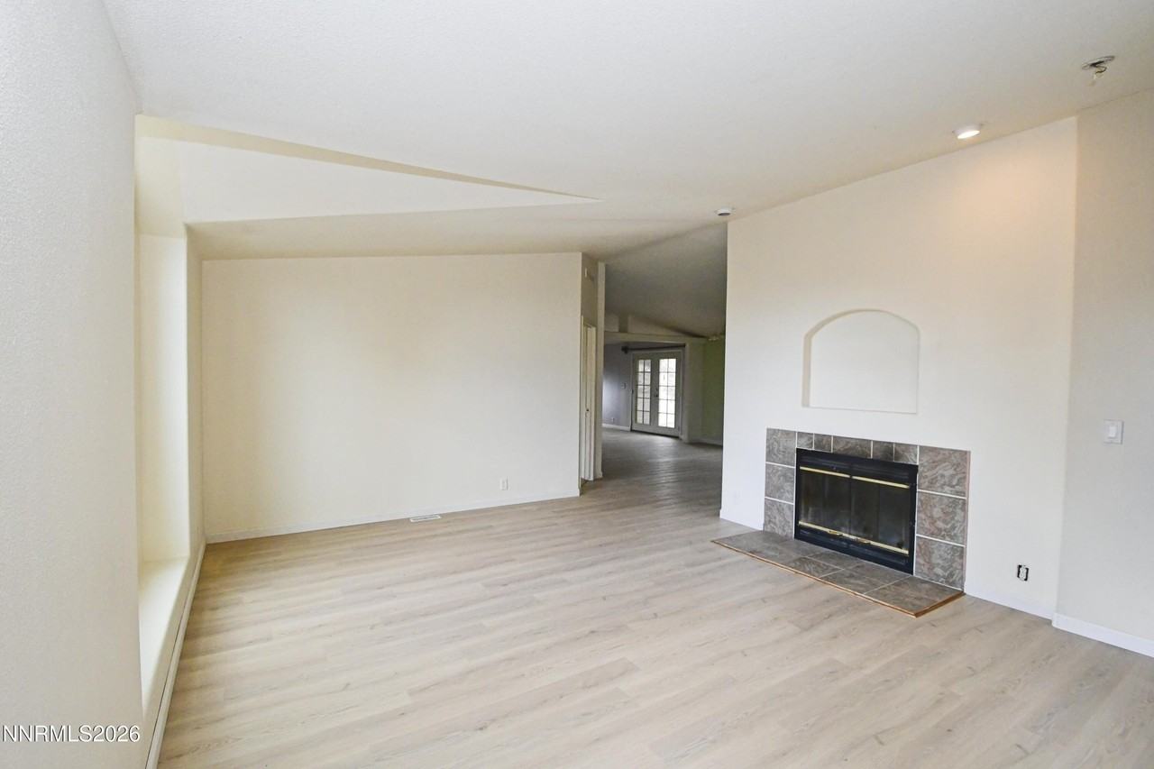 10740 Geurts Ln - Photo 4 of 34