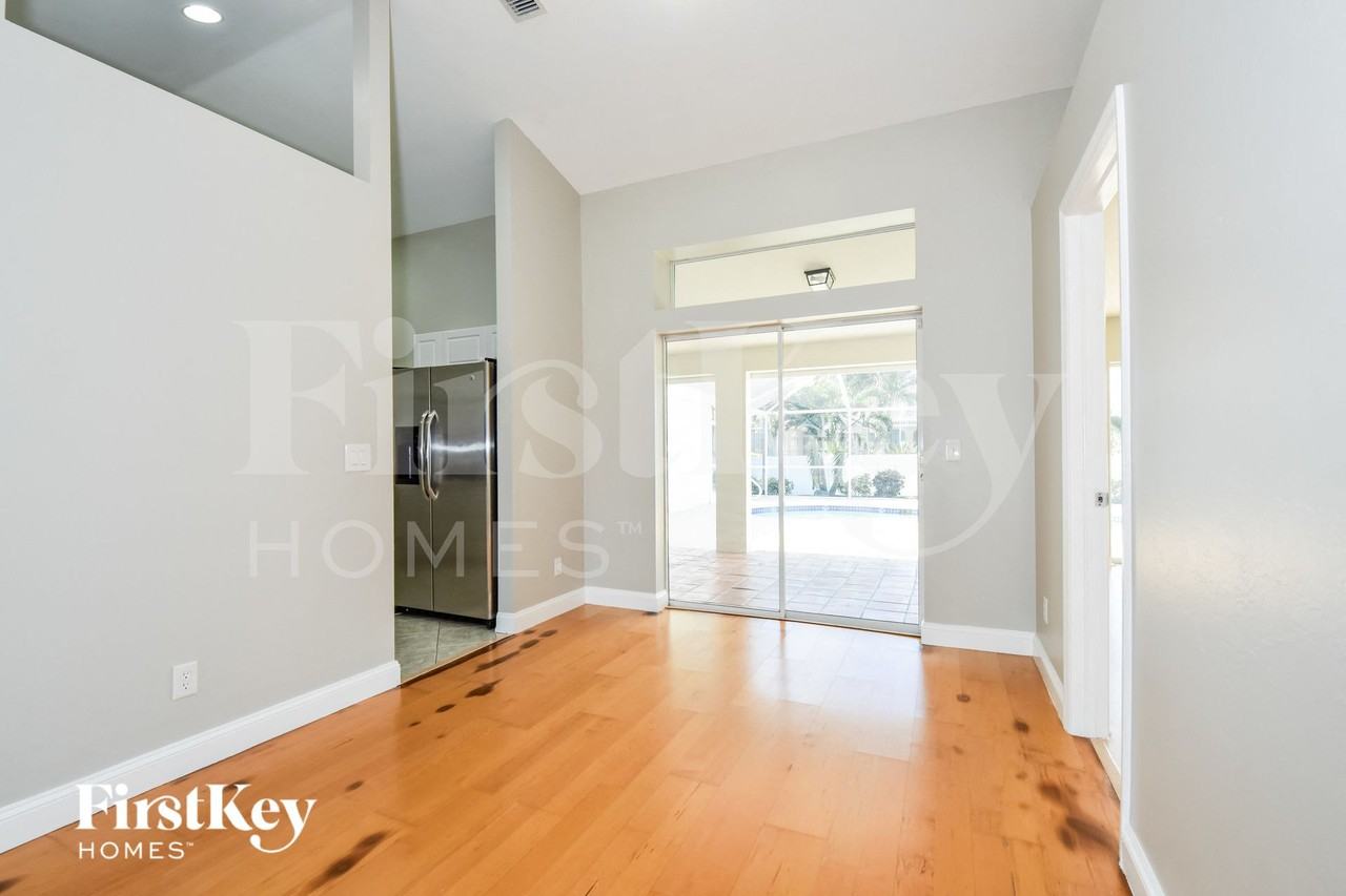 4618 Sw 17th Pl - Photo 4 of 15