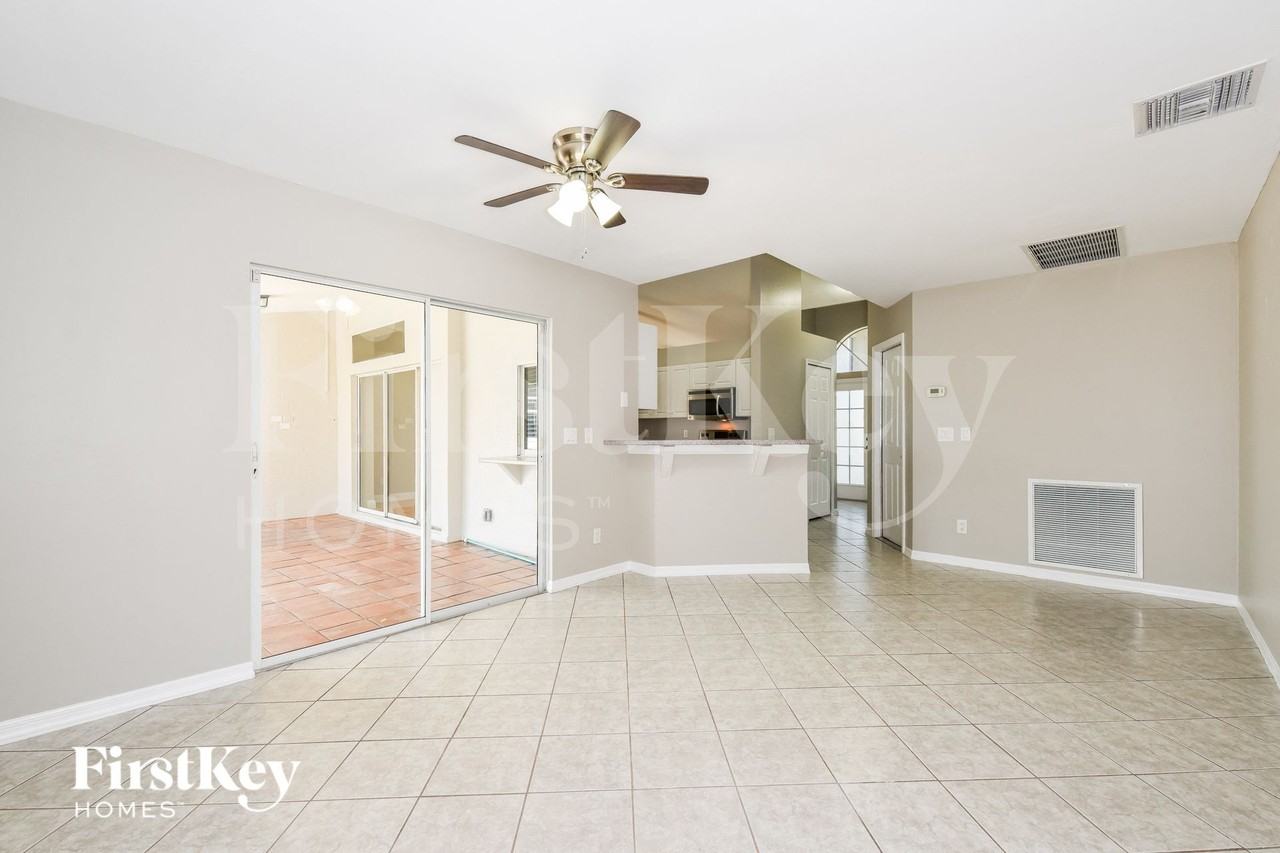 4618 Sw 17th Pl - Photo 7 of 15