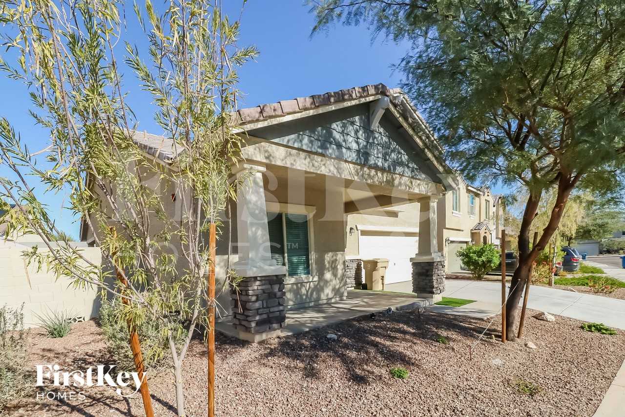 21180 W Holly St - Photo 2 of 15