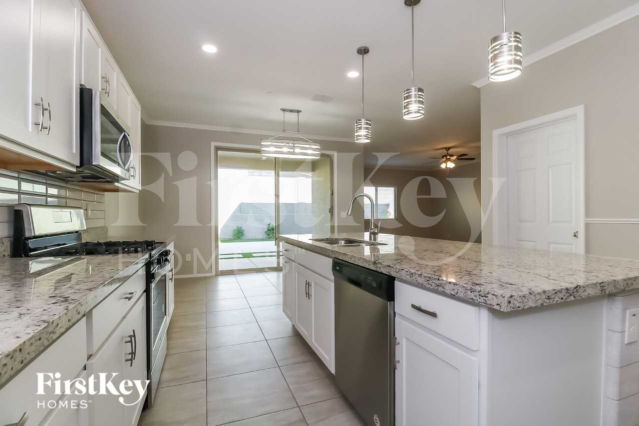 21180 W Holly St - Photo 6 of 15