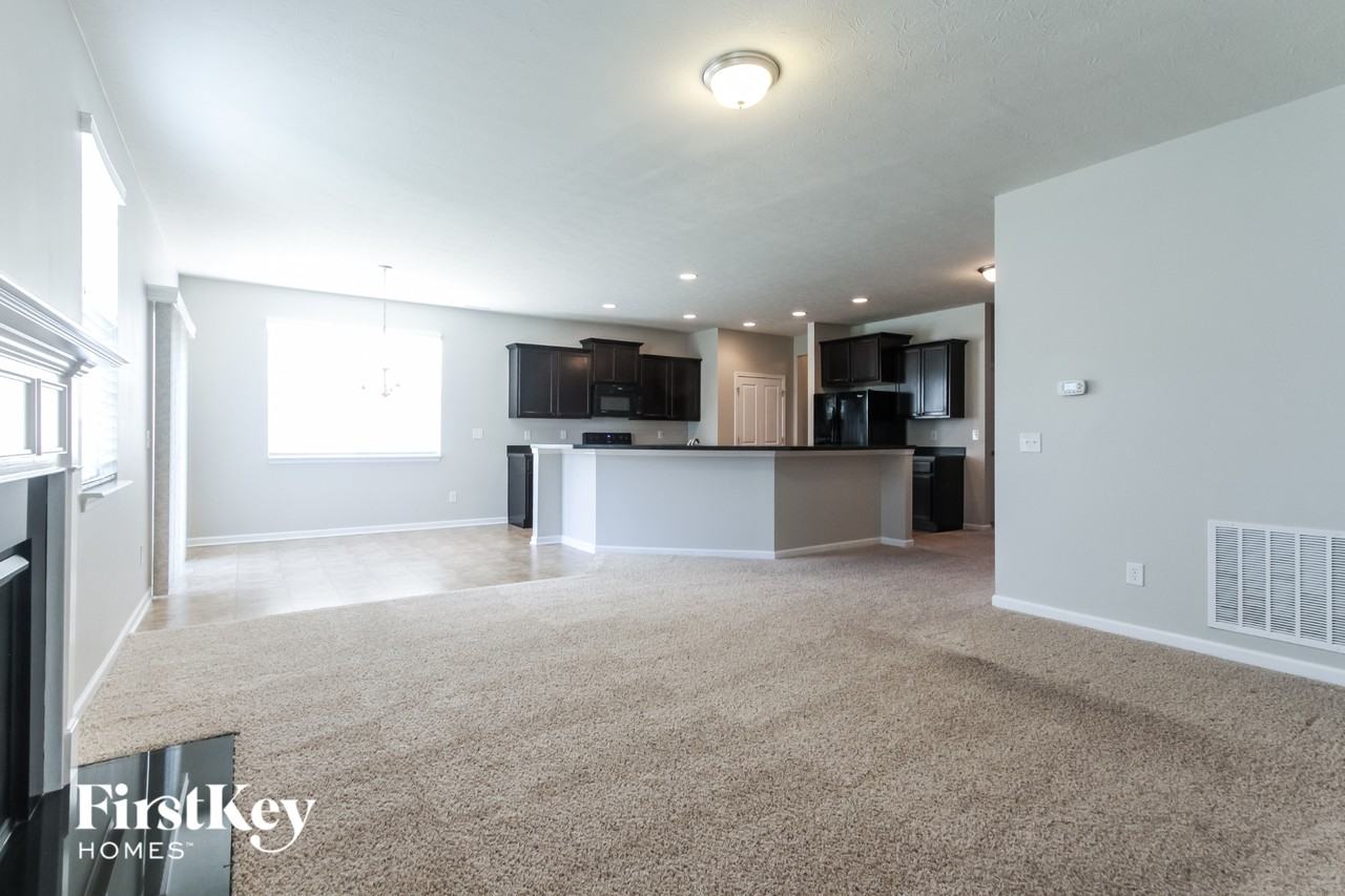 11231 Dobbins Dr - Photo 2 of 15