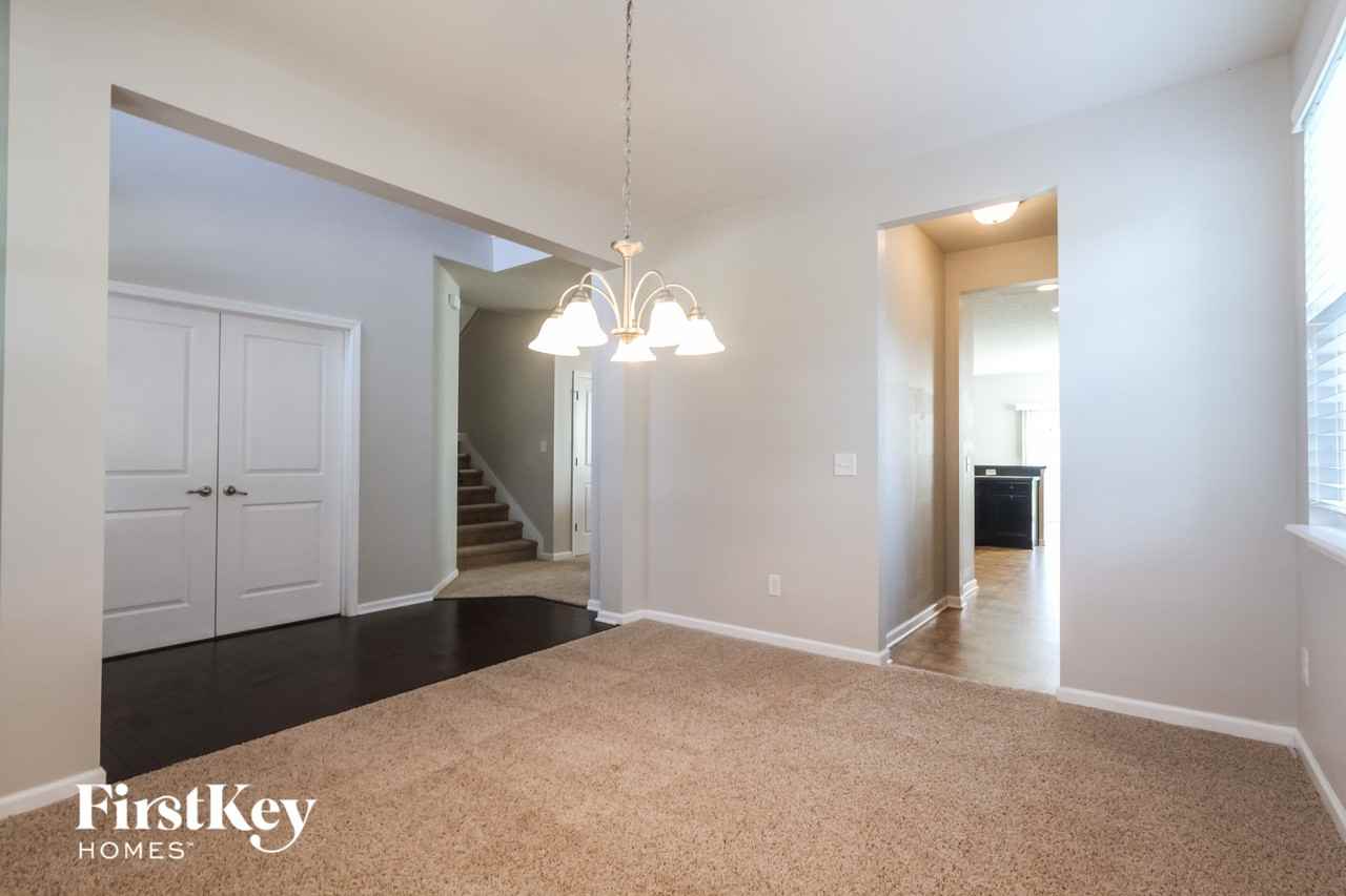 11231 Dobbins Dr - Photo 3 of 15