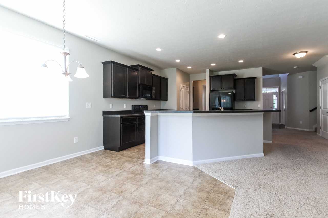 11231 Dobbins Dr - Photo 5 of 15