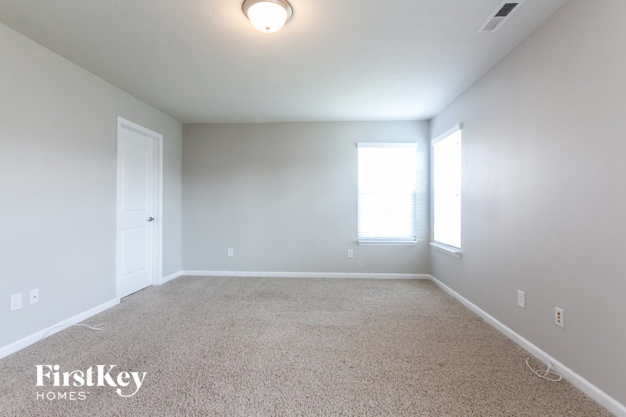 11231 Dobbins Dr - Photo 7 of 15