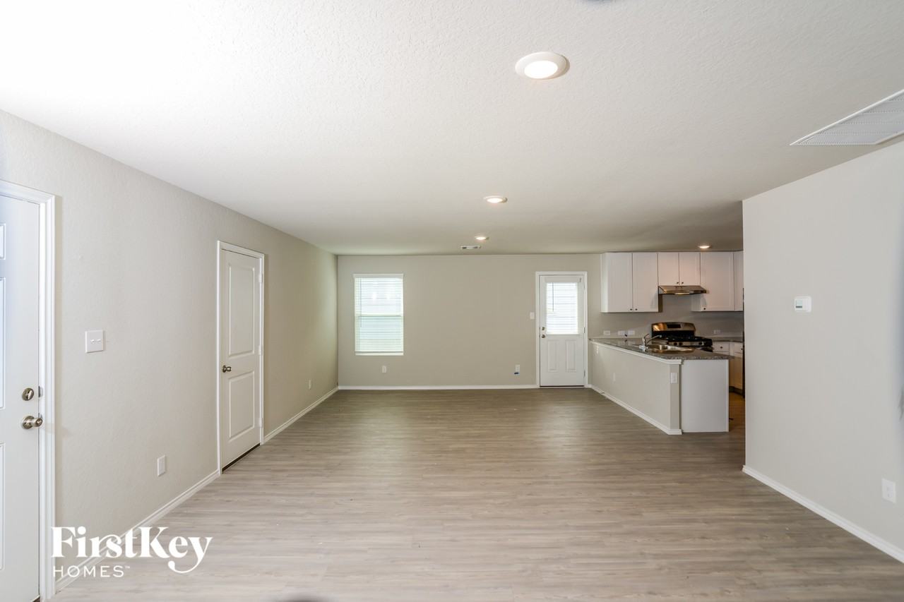 6445 Cotton Rdg - Photo 2 of 15