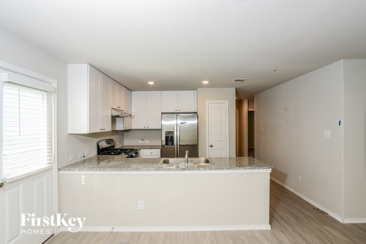 6445 Cotton Rdg - Photo 4 of 15