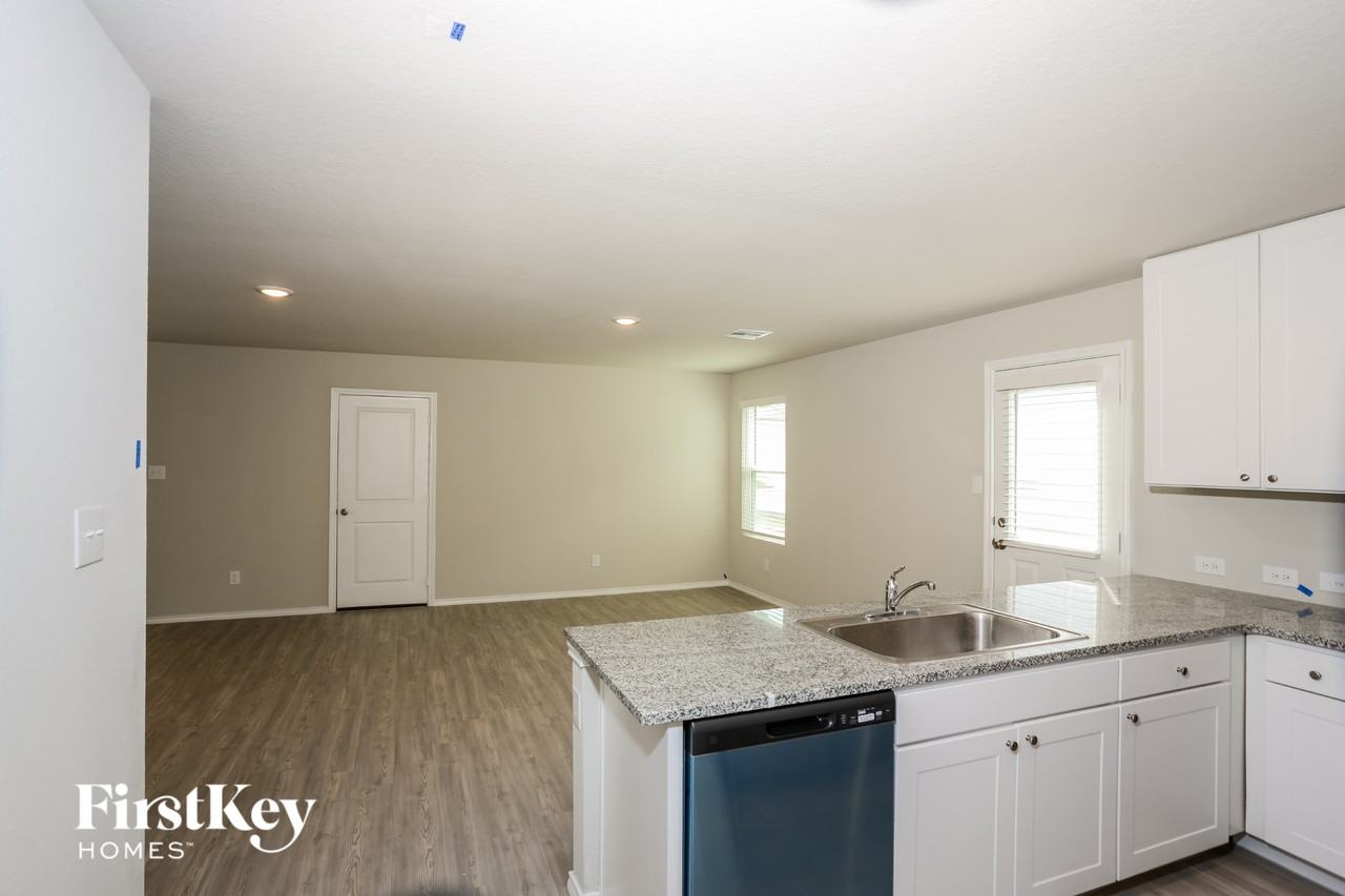 6445 Cotton Rdg - Photo 6 of 15