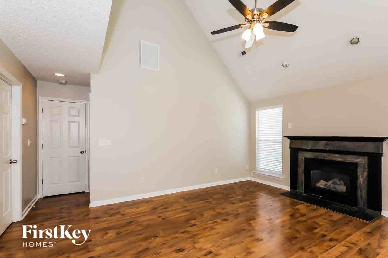 1051 Enderbury Dr - Photo 3 of 15