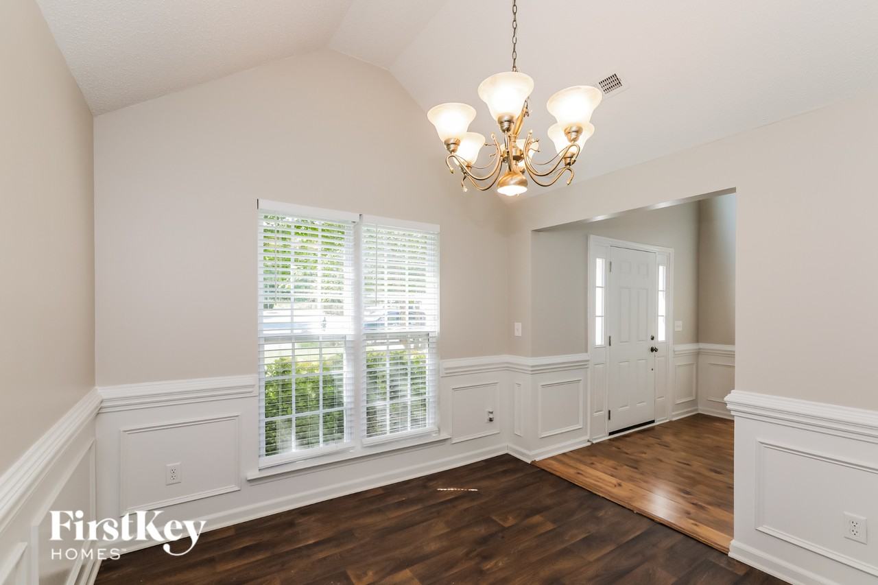 1051 Enderbury Dr - Photo 4 of 15