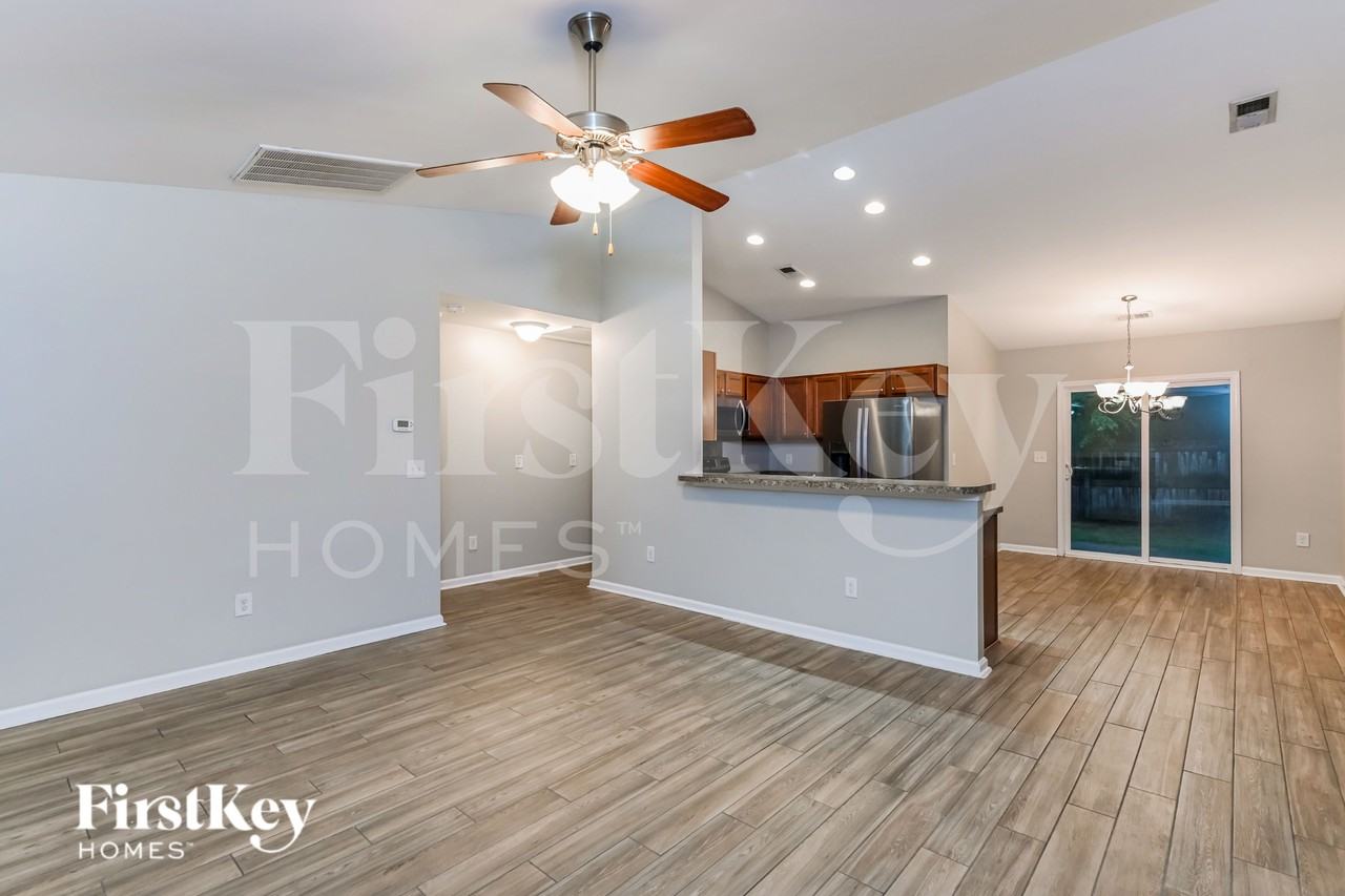 215 Coosawatchie St - Photo 2 of 16