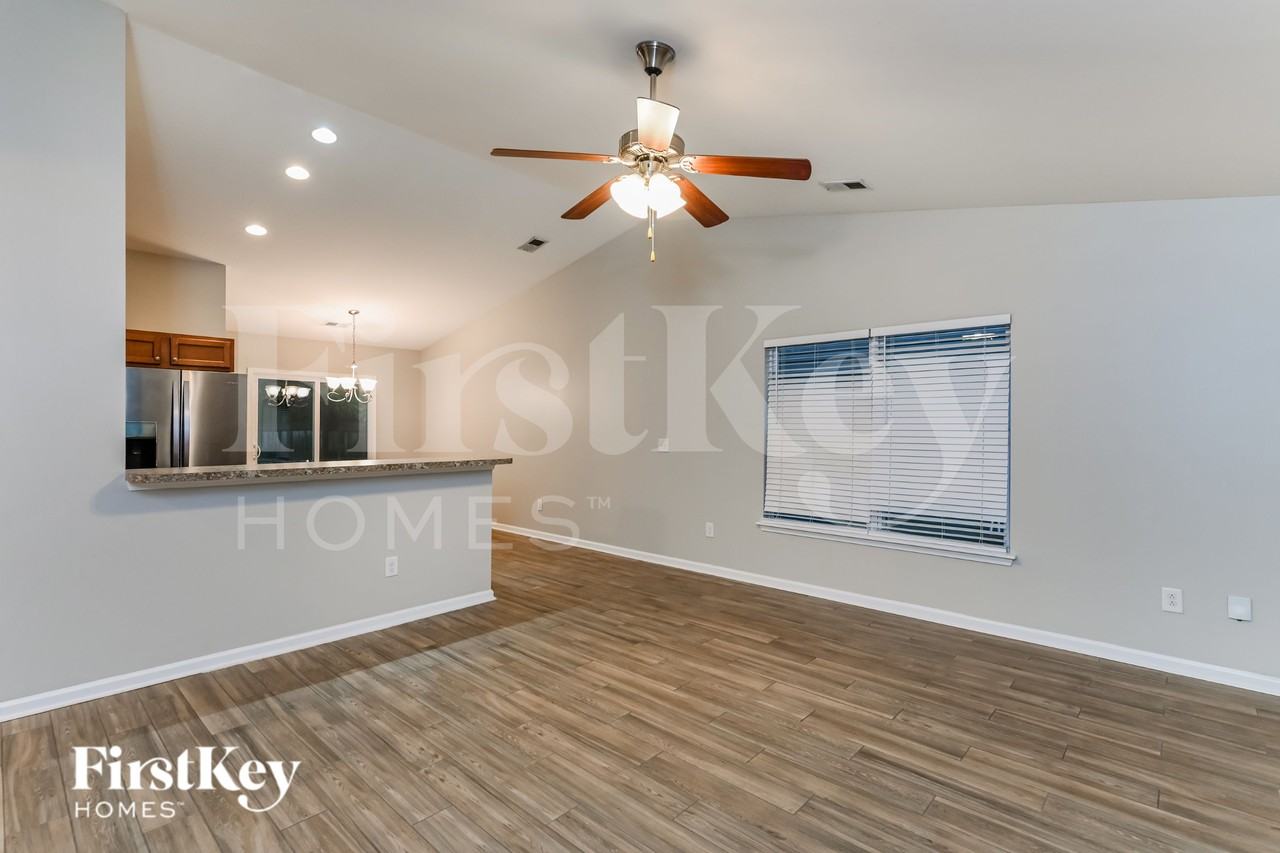 215 Coosawatchie St - Photo 3 of 16