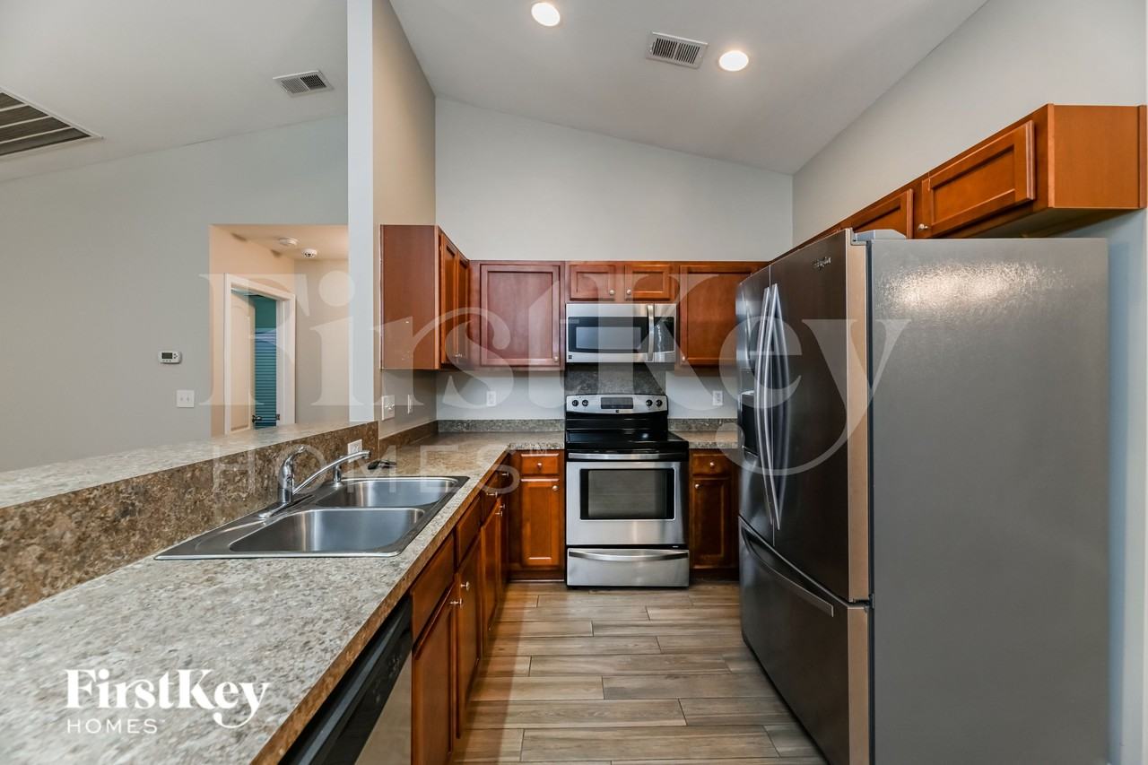 215 Coosawatchie St - Photo 7 of 16