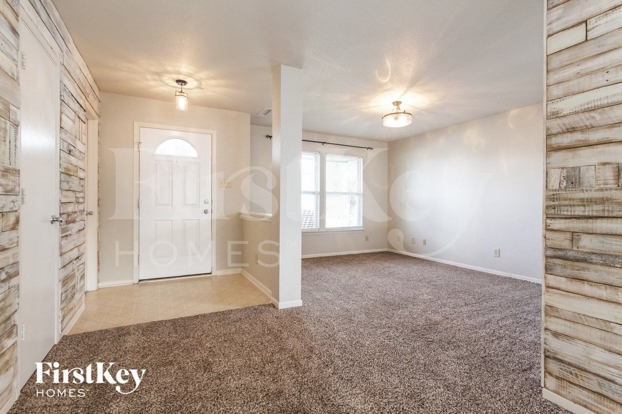 10230 Mcclain Dr - Photo 2 of 15