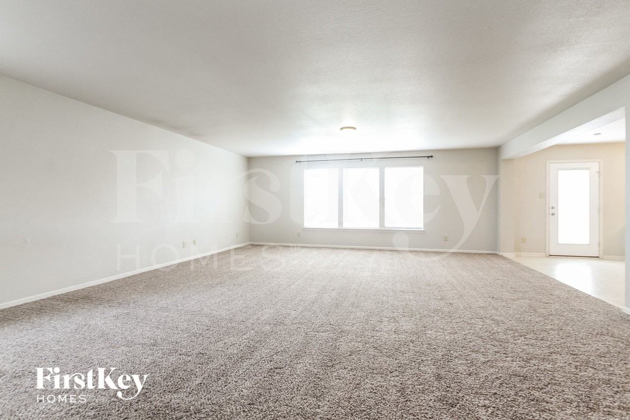 10230 Mcclain Dr - Photo 3 of 15