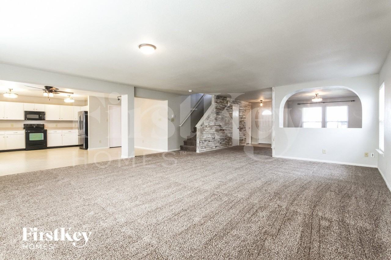 10230 Mcclain Dr - Photo 4 of 15